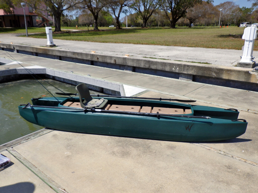 Swivel seat for fishing kayaks