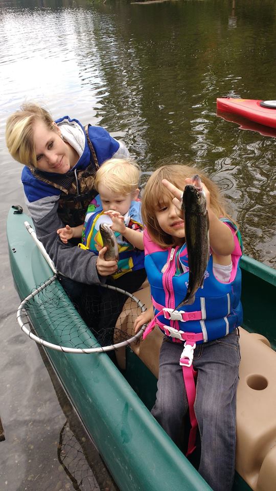 Mom and 2 little kids in W700 fishing kayak