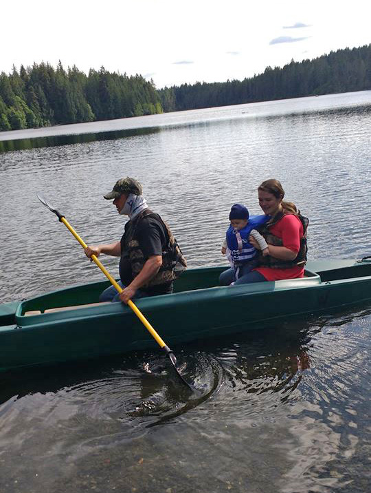 mom toddler and Chris the fishing guide