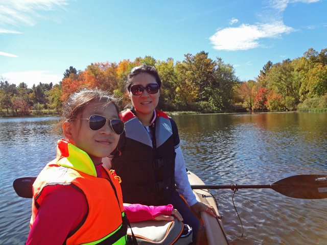 mother and daughter in motorized W700 kayak