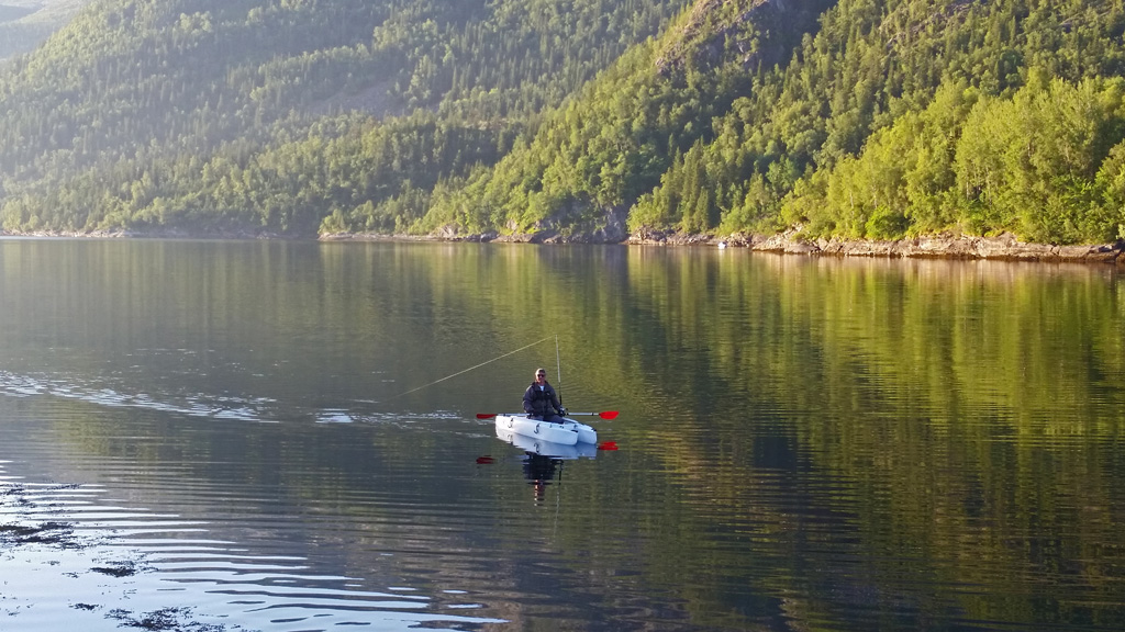 Wavewalk-700-trolling-for-cod-in-Norwegian-fjord-1024