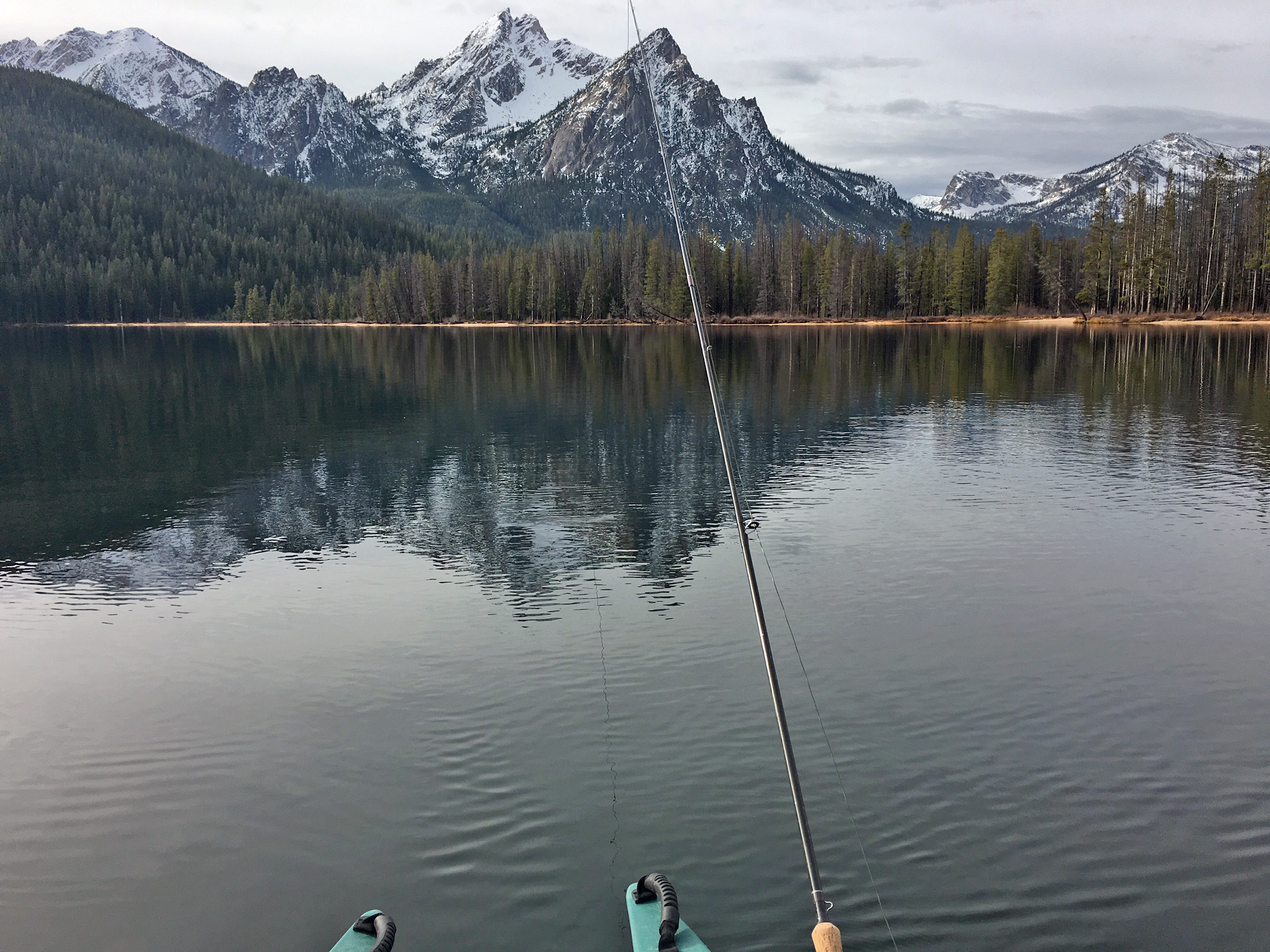 idaho-fishing-trip-wavewalk-500-kayak-snowy-mountains-in-background-1024