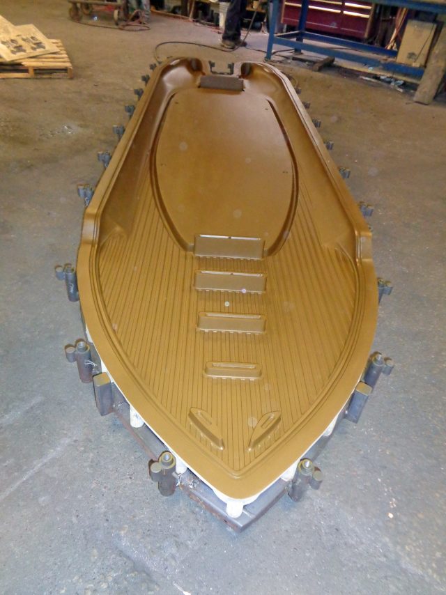 Wavewalk S4 mold completed STABLE KAYAKS AND MICROSKIFFS MADE BY WAVEWALK