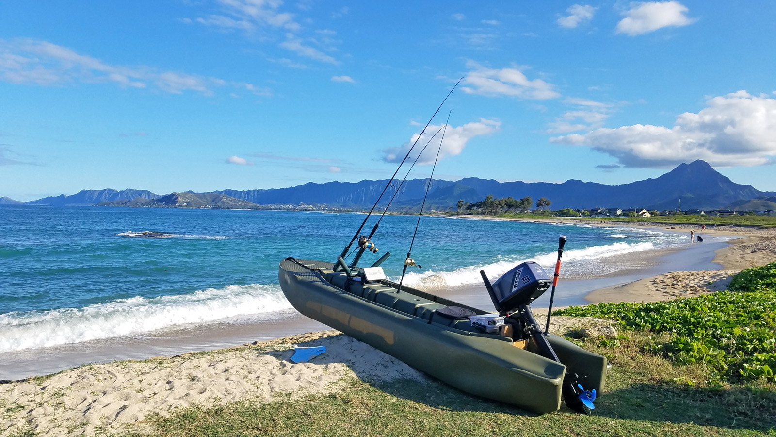 S4 motor kayak beached in Hawaii