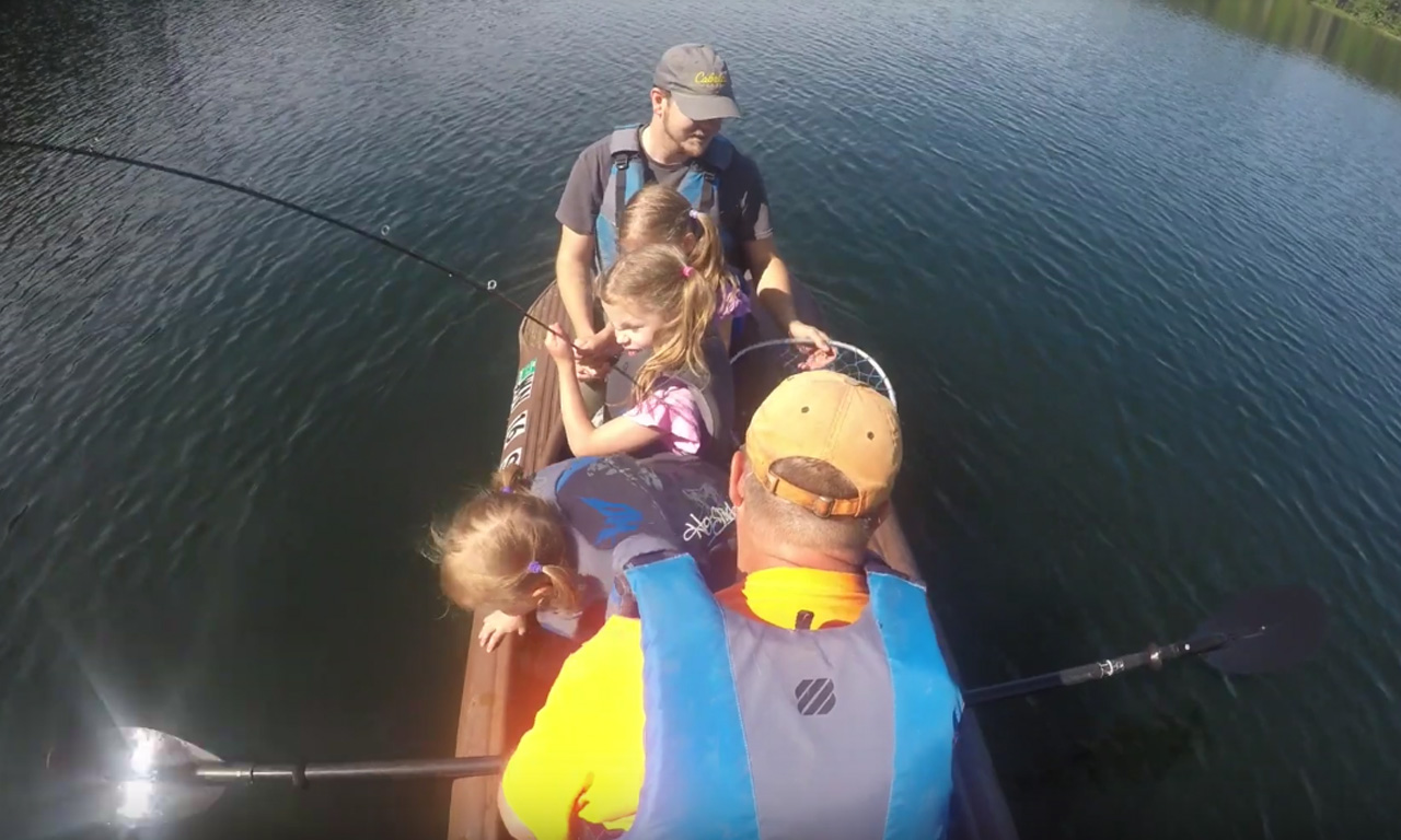 Fishing kayak with 5 anglers on board - Wavewalk S4
