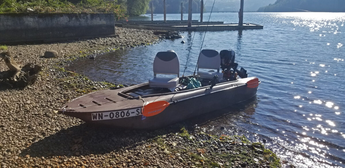 S4 microskiff with two swivel seats