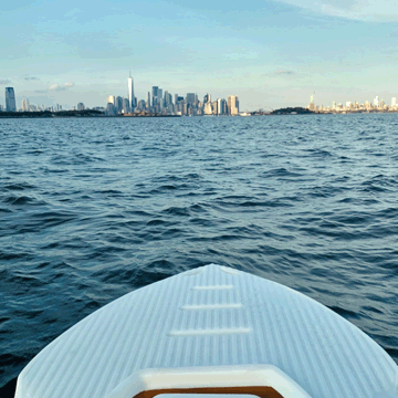 S4 skiff on Hudosn river with NYC skyline