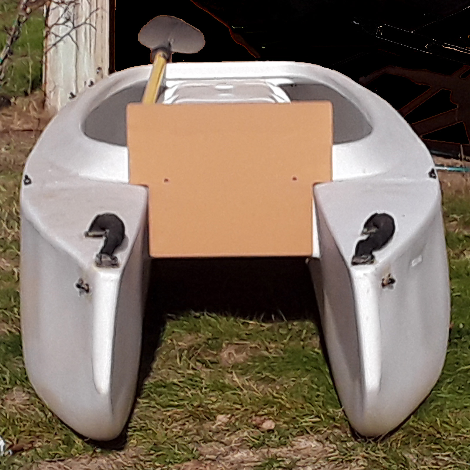 W700 M kayak skiff rear view with mounting plate for lightweight outboard motor