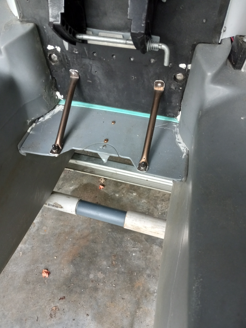 Trim tab for outboard motor mounted on S4 microskiff
