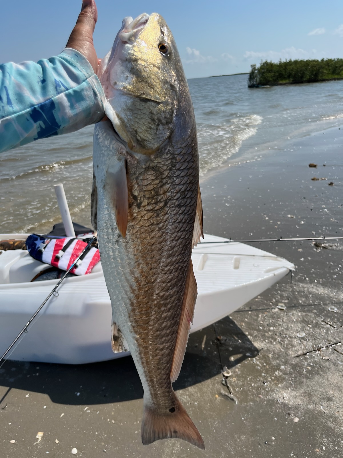 S4 microskiff beached on the Gulf coast + redfish - Louisiana